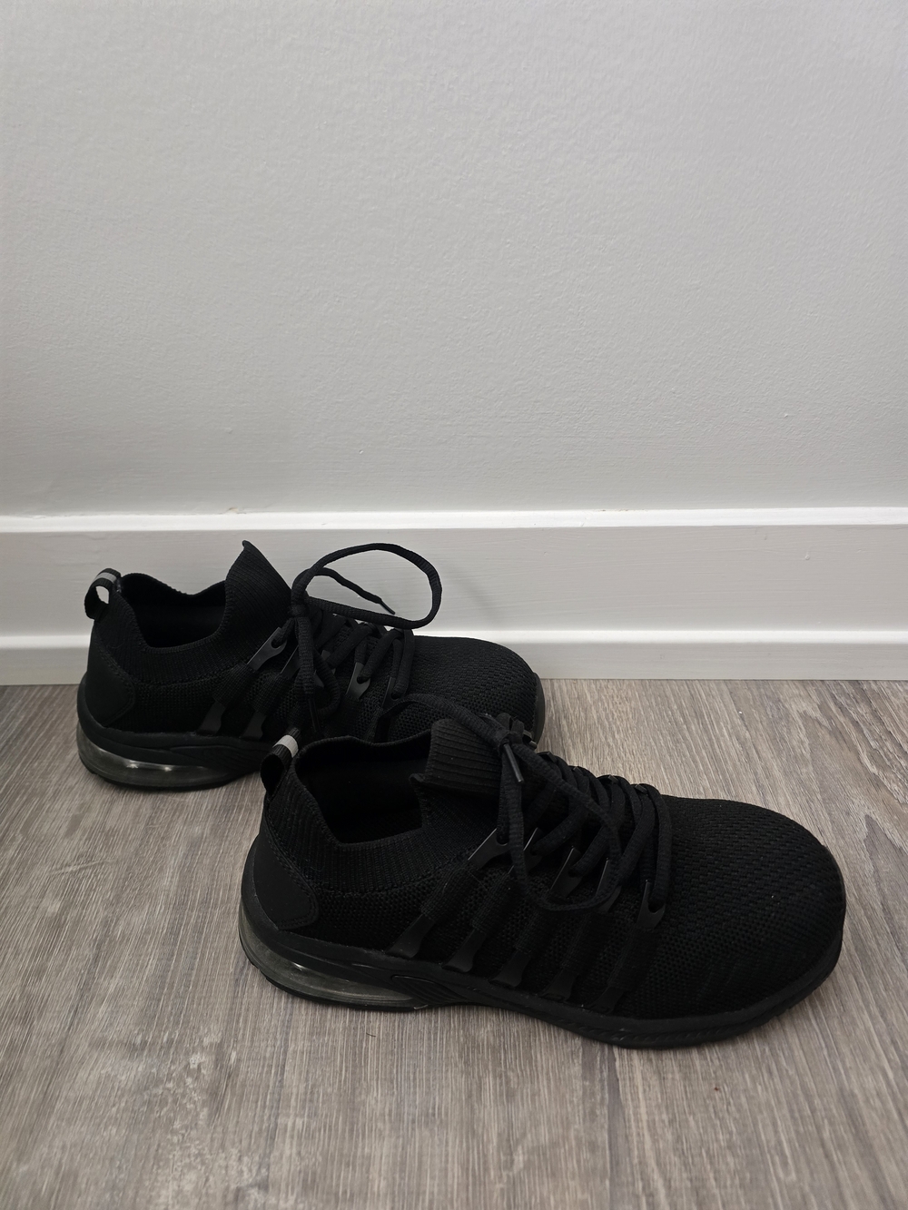 Women's Black Lightweight Steeltoed Knit Athletic Sneakers